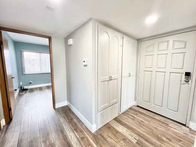 Building Photo - Spacious 2 Bedroom, 2 Bath Condo in Desira...