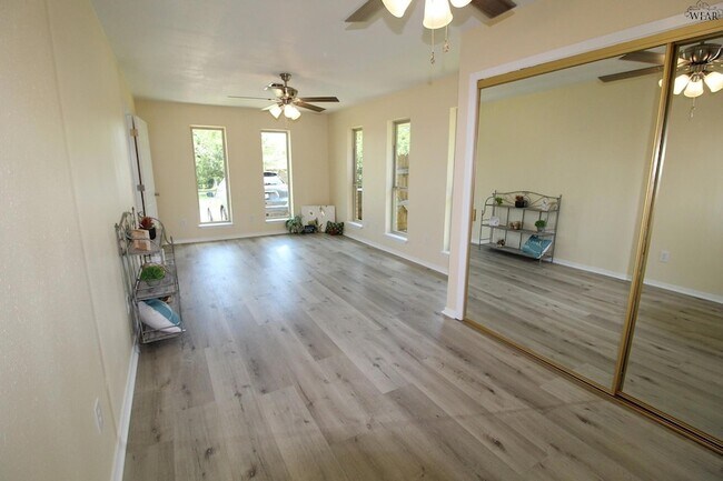 Building Photo - 1218 Christine Rd