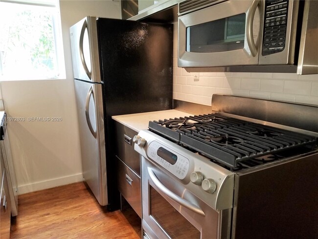 Building Photo - 1751 James Ave