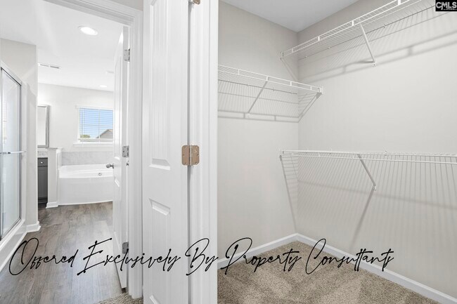 Building Photo - 13 Spinney Ct
