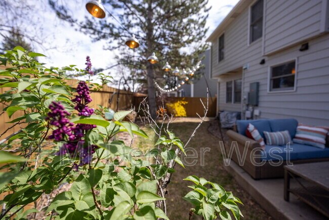 Building Photo - 16821 E Hialeah Ave