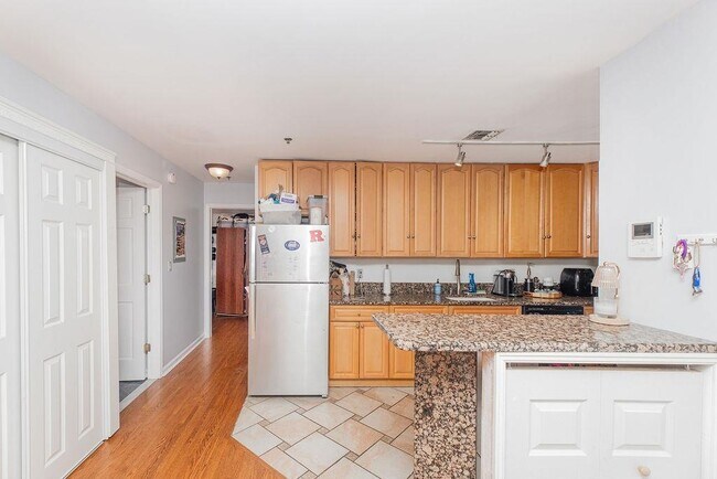Building Photo - 354 3rd St