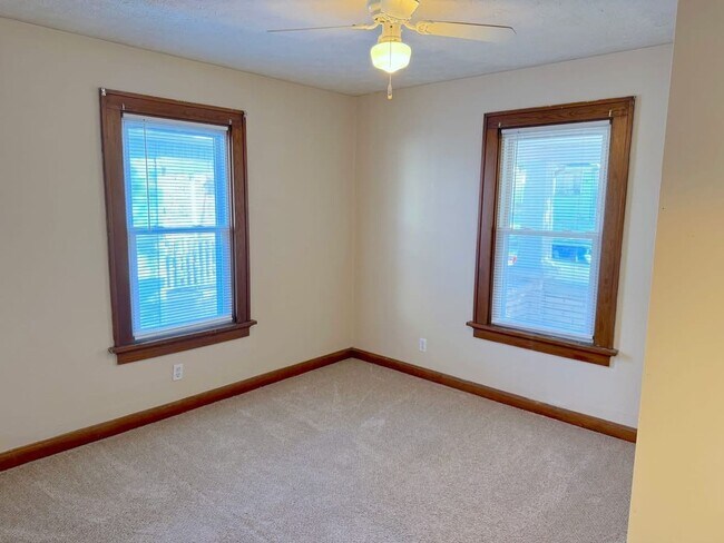 Building Photo - 305 N F St