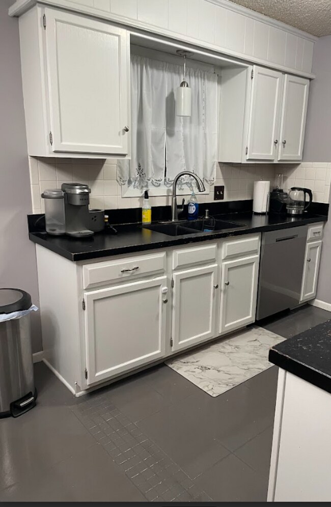 Building Photo - Beautiful 3 Bedroom Home ! Near Mcconnell ...