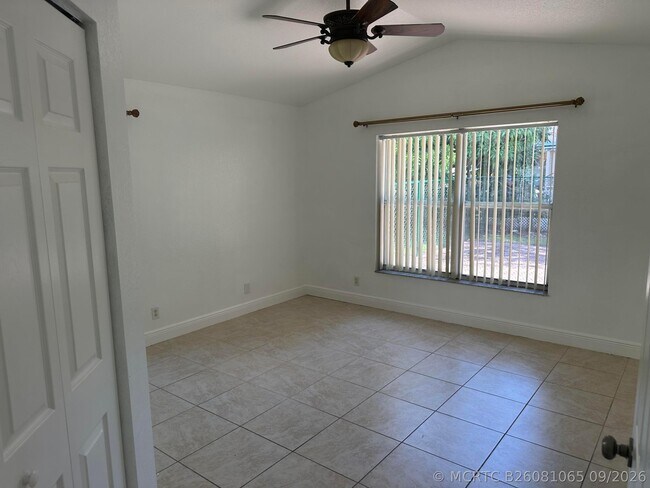 Building Photo - 2106 Little Torch St