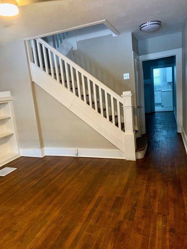 Building Photo - *** Charming Dormont Duplex Three Bedroom * Walk to Shops and the T * Pet Friendly * Private Porc...