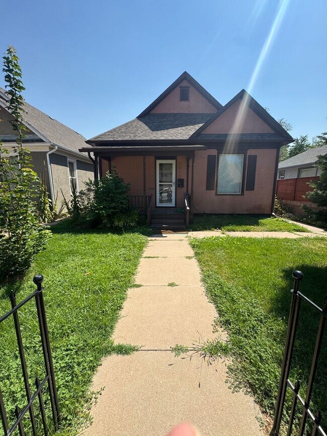 Building Photo - Charming Pet Friendly House 2 Bedroom/1.5 ...