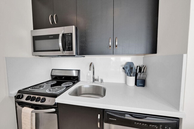 Building Photo - 899 Pine St