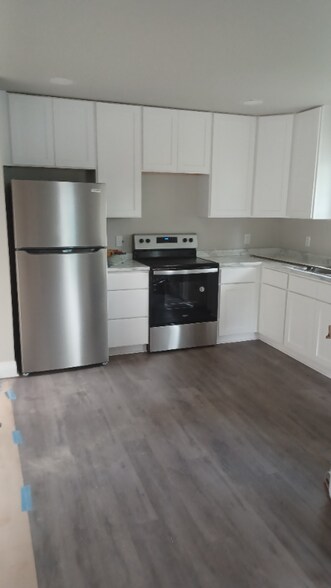 Building Photo - 18046 Richmond St