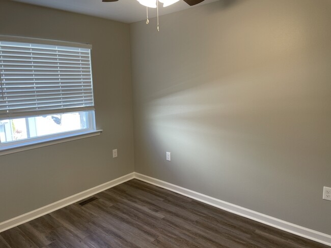 Building Photo - Totally Remodeled 2 bedroom 1.5 bath Townh...