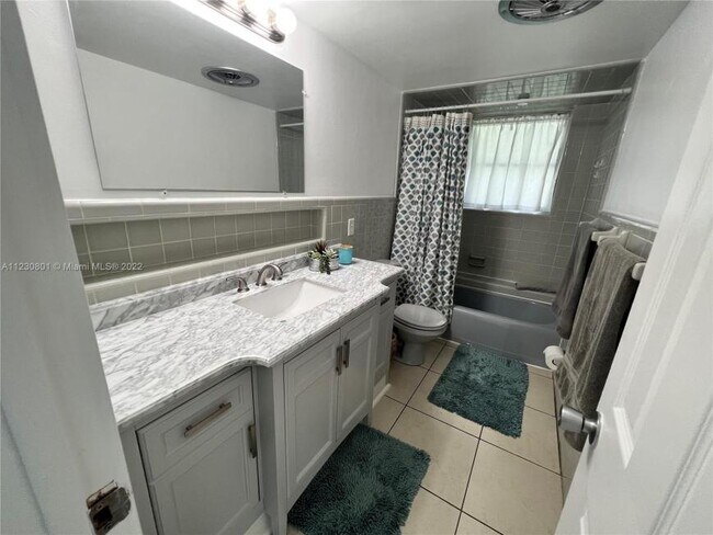 Building Photo - 3 bedroom in Pembroke Pines FL 33023