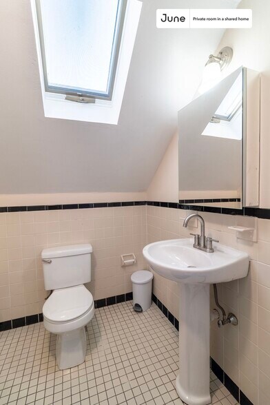 Building Photo - Room in Shared 6 bed/2 bath home
