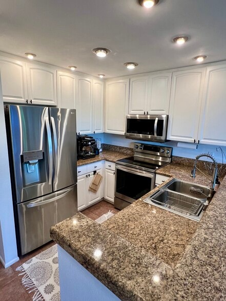 Kitchen - 4435 Nobel Dr