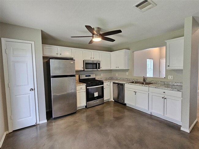 Building Photo - 1701 Golden Sunrise Ln