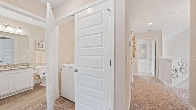 Building Photo - Modern 3BR/2.5BA Home with Open Floor Plan, Granite Counters & 1-Car Garage – Valdosta, GA