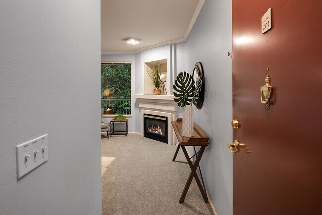 Building Photo - 2bd/2ba Sammamish House