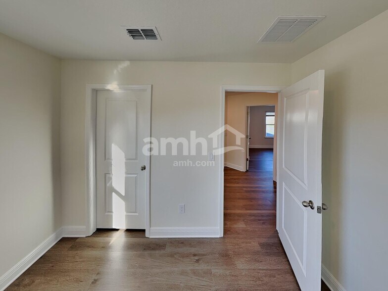 Building Photo - 5994 Sycamore Pl St