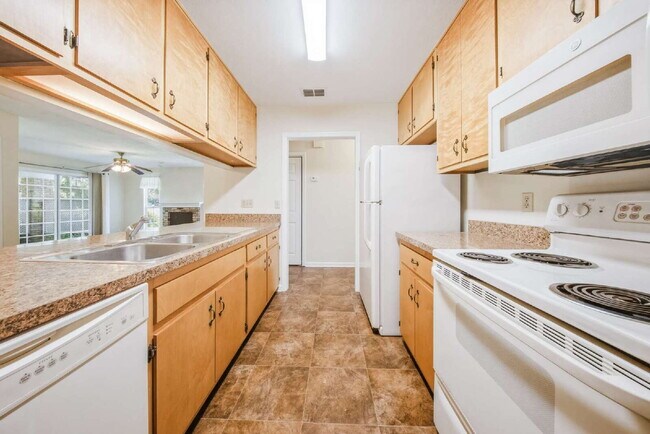 Building Photo - 1402 Sturbridge Pl