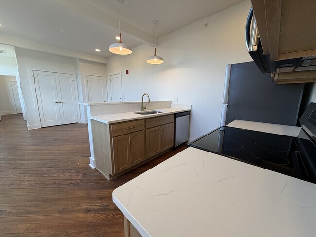 Building Photo - 901 Fifth Street - 302