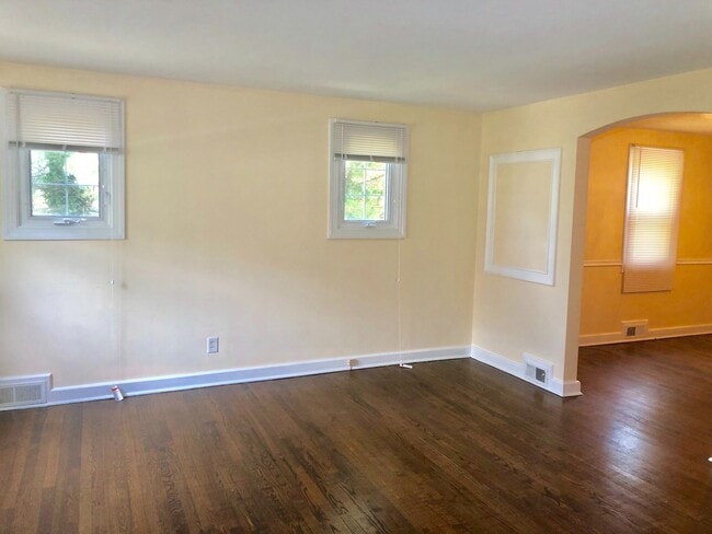 Building Photo - Charming 3 Bedroom/2 Bathroom Duplex in West Hills, MD!