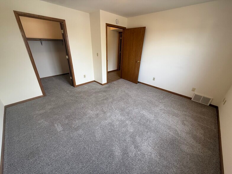 Building Photo - 1908 Fox Run