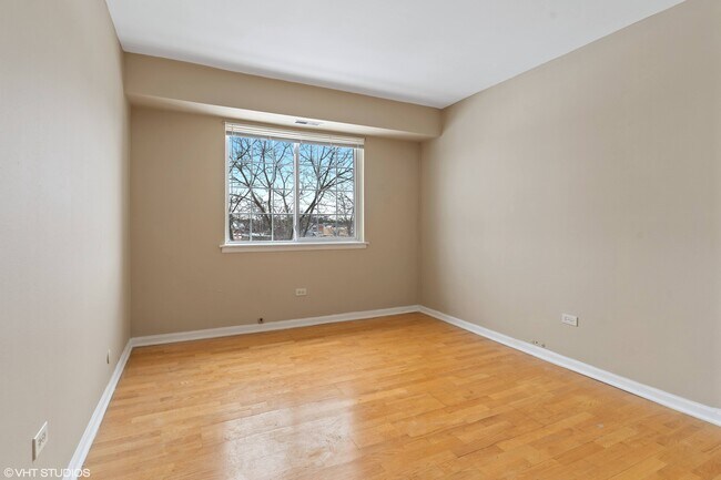 Building Photo - 1515 N Windsor Dr