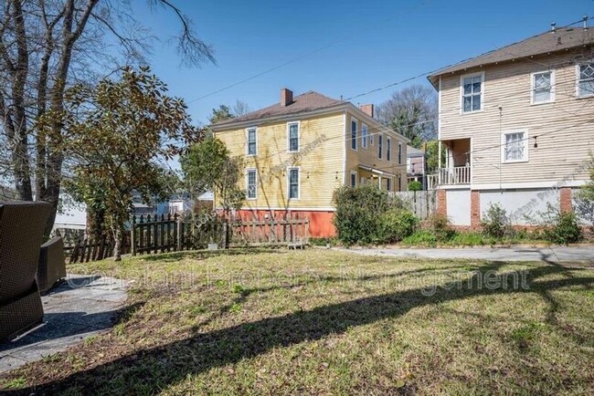 Building Photo - 979 Highland Terrace
