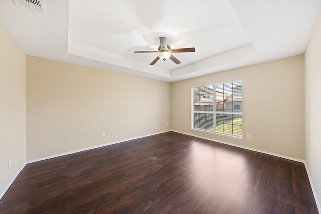 Building Photo - 6718 Meadowcrest Dr