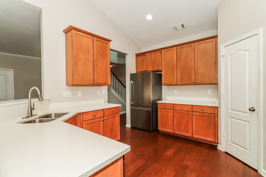 Building Photo - 4550 Black Hills Dr NW