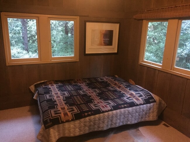 Building Photo - Classic Mill Valley 3 Bedroom Home