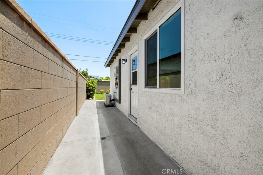 Building Photo - 1324 S Oakhaven Dr