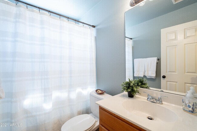 Building Photo - 1802 E Peach Tree Dr