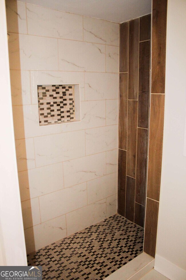 Building Photo - 970 Bates Rd