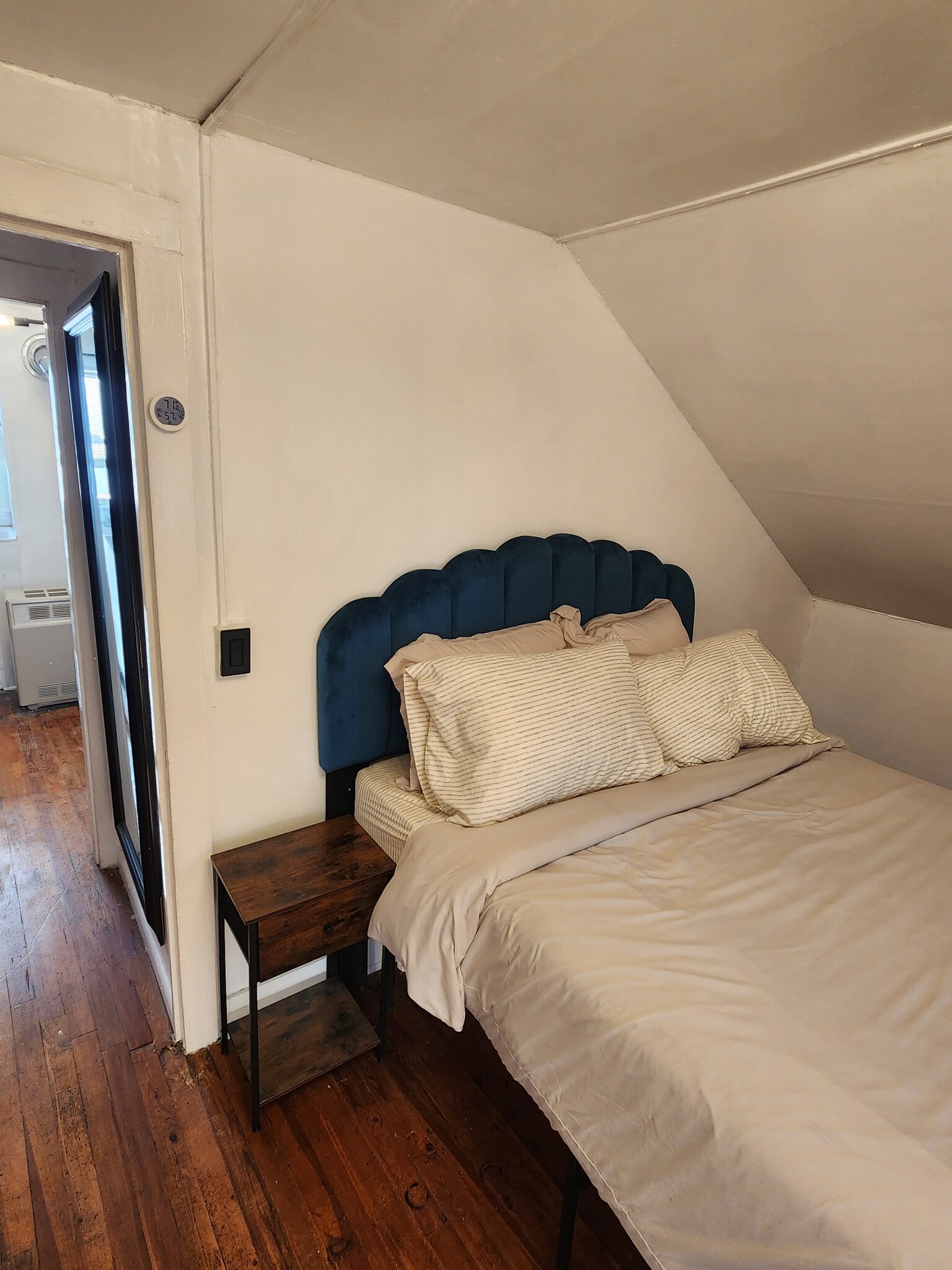 Bedroom - 409 Saint Paul St