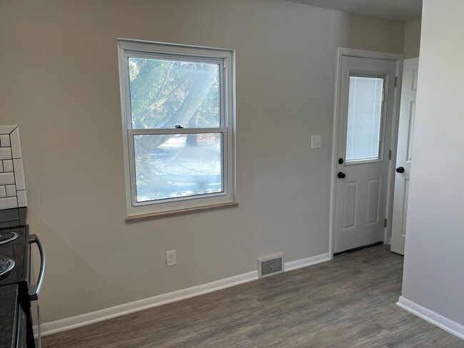 Building Photo - **BEAUTIFULLY REMODELED 3-BEDROOM/1.5 BATH HOUSE IN NORTH COLUMBUS!!**