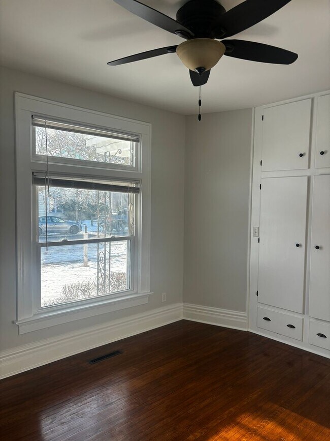 Building Photo - 1007 Lake Ave