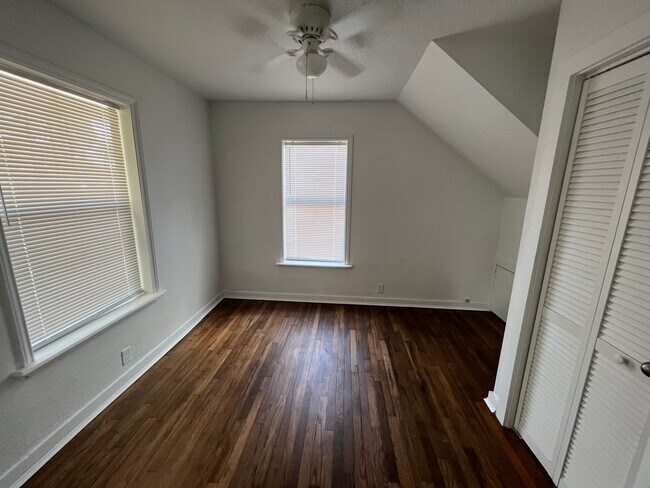 Building Photo - Cute 3-bedroom, 2-bath