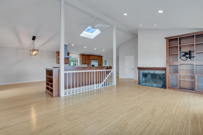 Building Photo - Stunning Sound & Olympic Mountain View Home in North Admiral