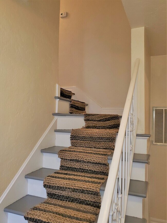 Building Photo - AMAZING 5 BED, 2 BATH MILLERS ADDITION NW OKC