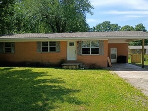 Building Photo - 205 Trailwood Dr
