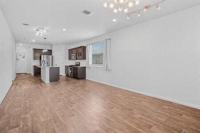 Building Photo - 909 Vogel Dr