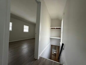 Building Photo - 307 4th St