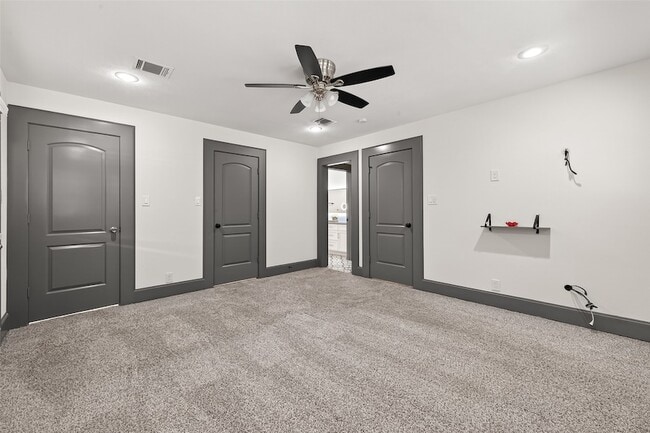 Building Photo - 10054 Cedardale Dr