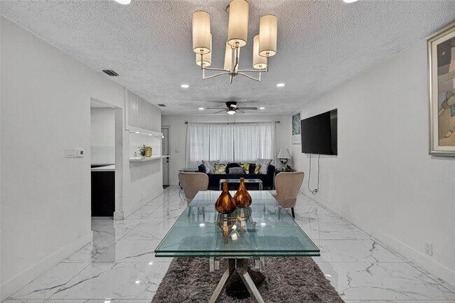 Building Photo - 19621 NW 11th Ct