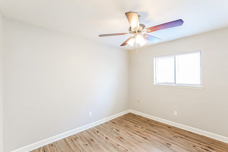 Building Photo - 17611 Ranch Country Rd