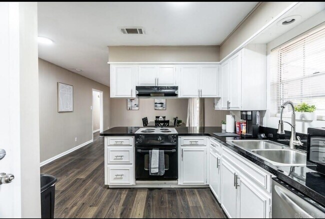 Building Photo - 1816 Osage Dr