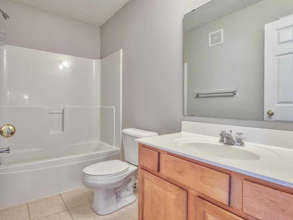 Building Photo - 15624 Lilac Dr