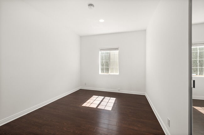 Building Photo - 1766 Carmona Ave