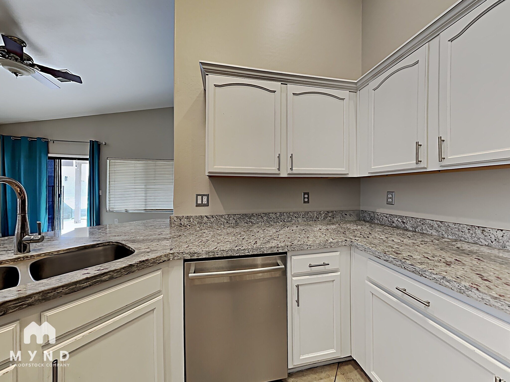 Building Photo - 1865 E Chilton Dr