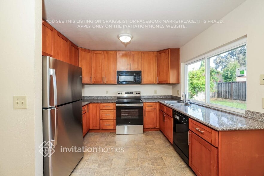 Building Photo - 120 Lainey Ct